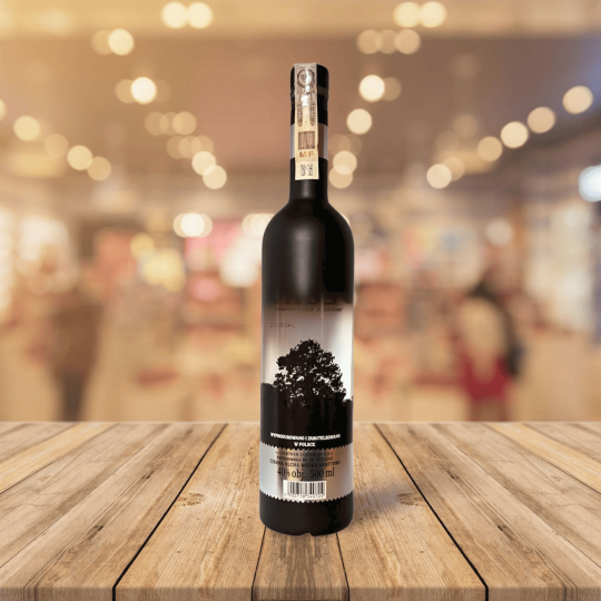 Bouteille de Czarna Olcha – Vodka Ziemniak (pomme de terre) vu de dos