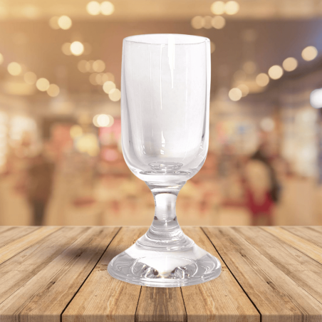 Verre à vodka sur pied